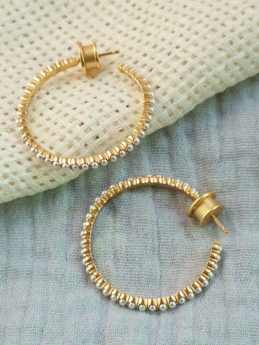 Julie Vos  Juliet Gold  Medium Hoop Earrings - pearl
